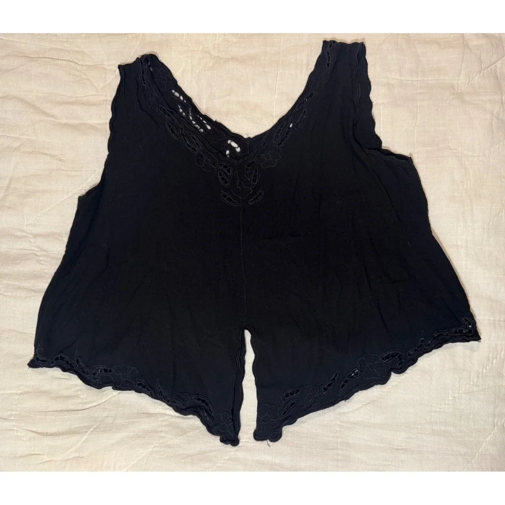 Free People Black‎ Embroidered Eyelet Sleeveless Boho Crop Top Scalloped Hem M